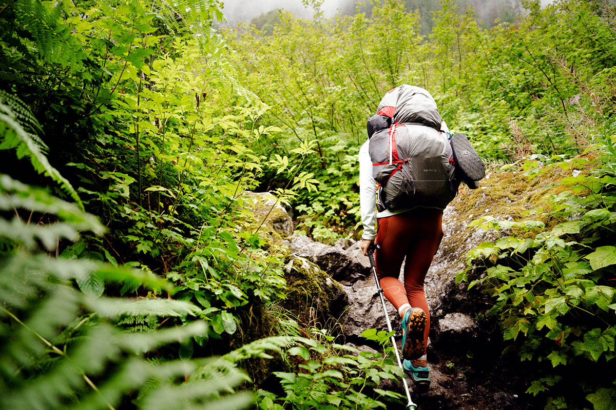 How to pack a backpack (hiking through forest in Osprey Eja Pro 55)